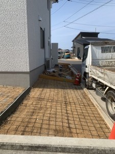 1614303813344